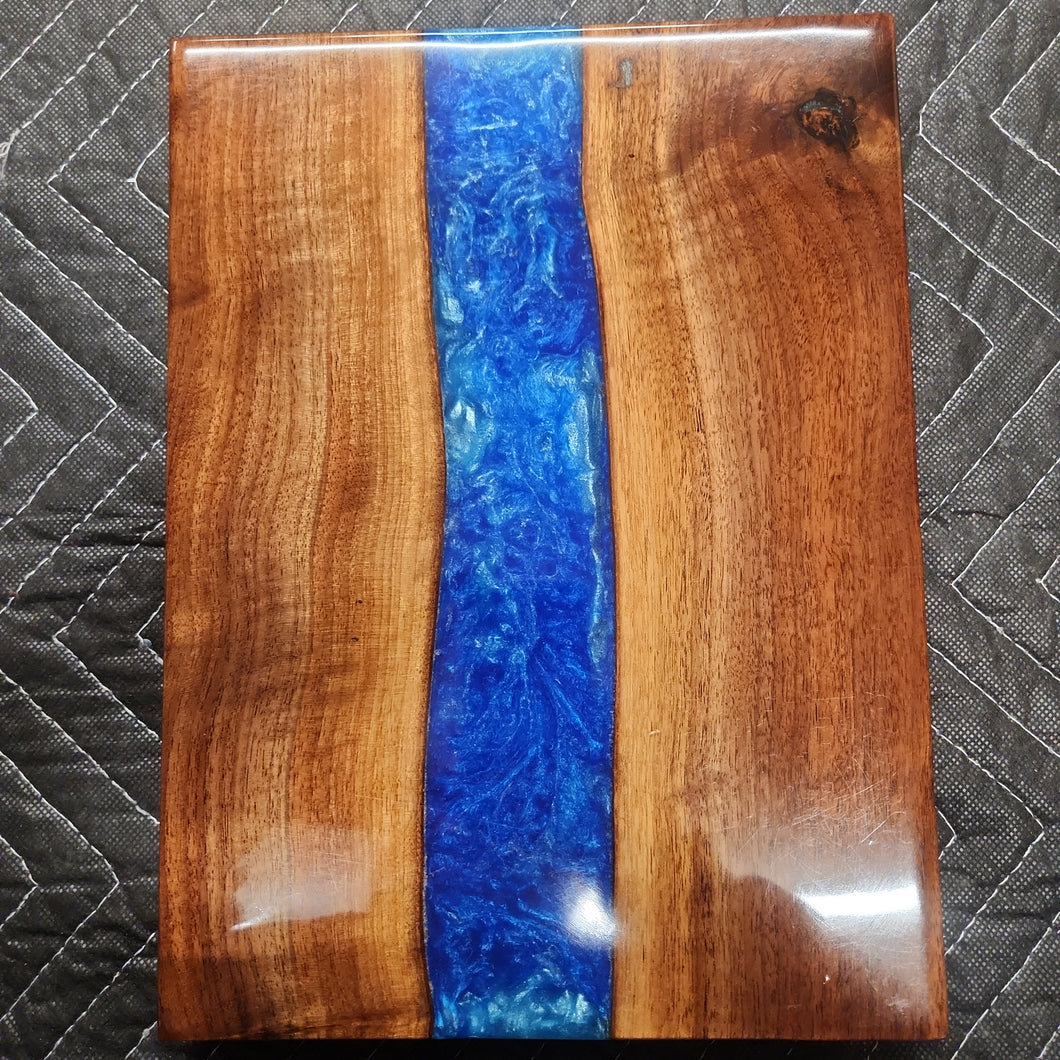 9 x 12 epoxy cutting board